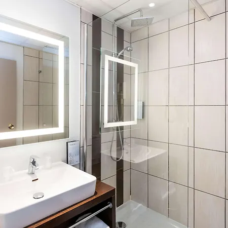 Hotel Campanile Centre - Cathedrale 3*