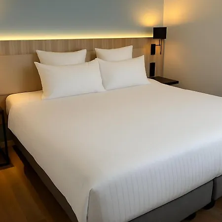 Hotel Campanile Centre - Cathedrale 3*