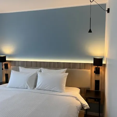 Hotel Campanile Centre - Cathedrale 3*