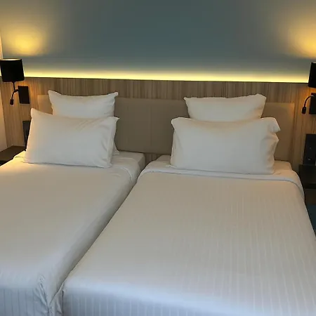 Campanile Centre - Cathedrale Реймс