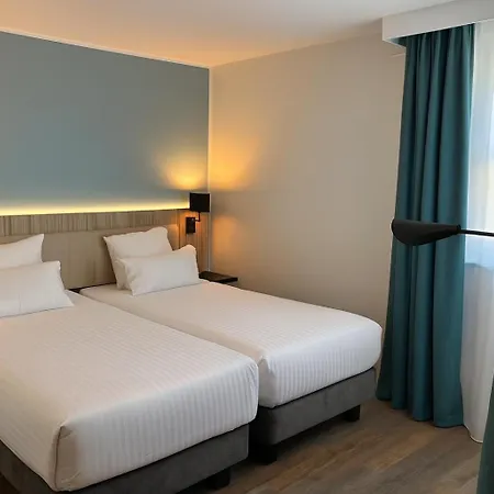 Campanile Centre - Cathedrale Реймс