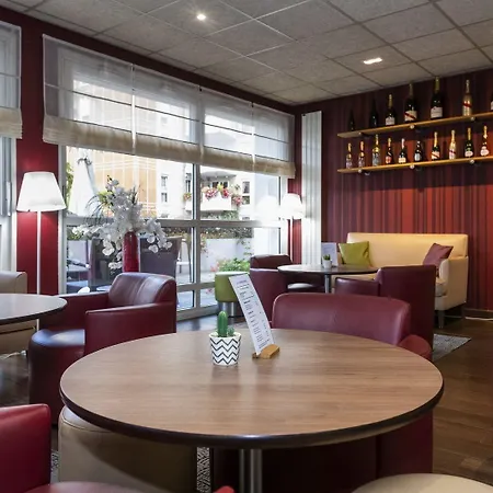 Hotel Campanile Centre - Cathedrale 3*