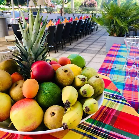 Hotel Campanile Centre - Cathedrale 3*