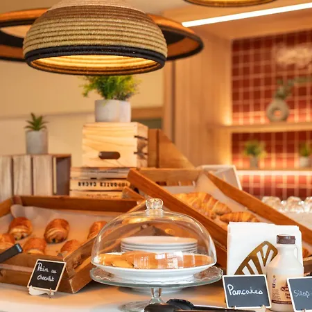 Отель Campanile Centre - Cathedrale 3*