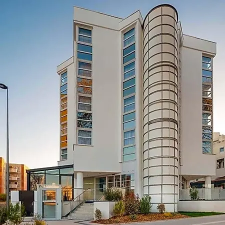 Four Points By Sheraton Cathedrale 4*
