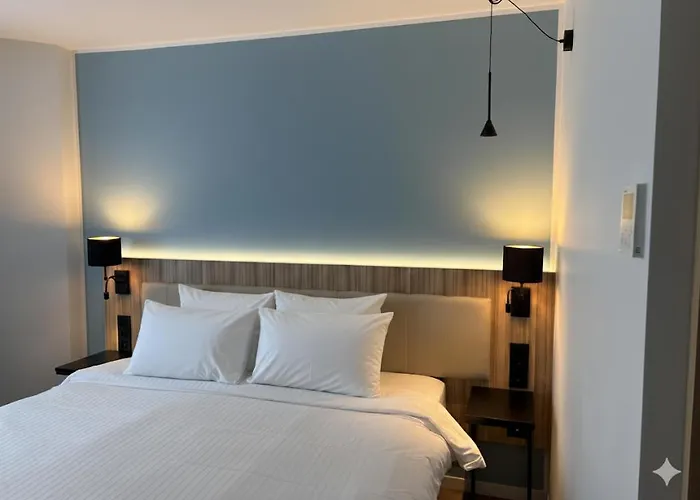 Hotel Campanile Centre - Cathedrale 3*