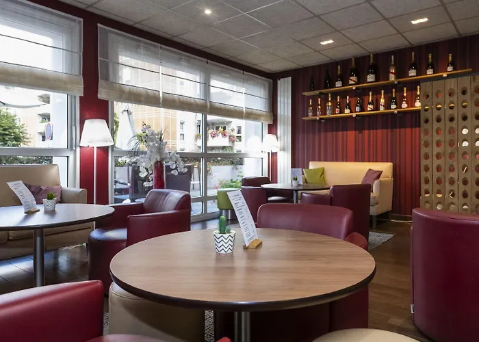 Hotel Campanile Centre - Cathedrale 3*