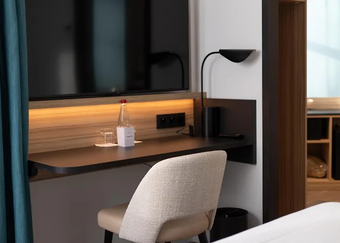 Hotel Campanile Centre - Cathedrale 3*